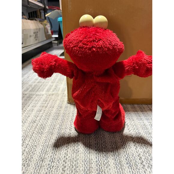 2002 Fisher Price Hokey Pokey Elmo - with tags - Picture 2 of 7